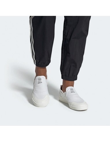 Adidas Nizza valged slip-on jalatsid...