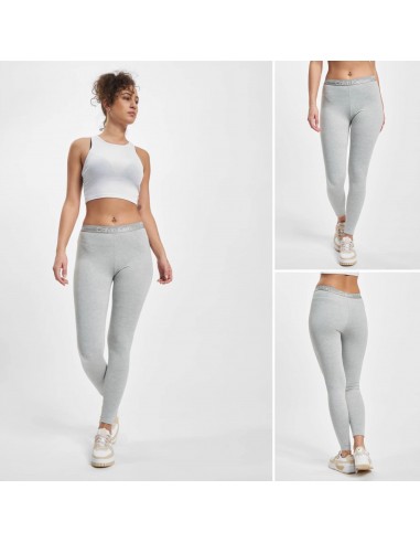 Calvin Klein hallid retuusid